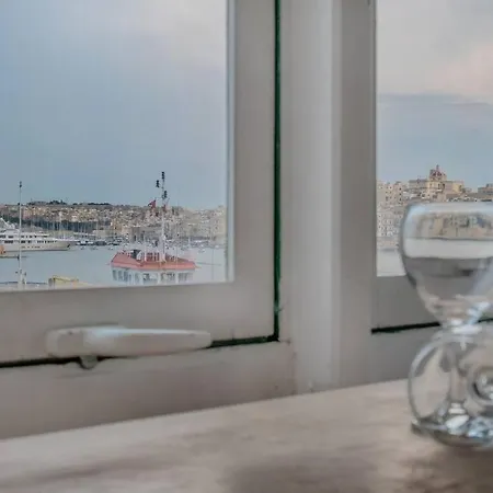 Apartment Seafront In