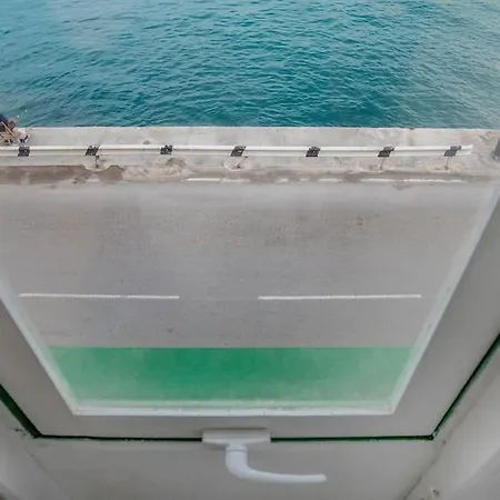 Apartment Seafront In